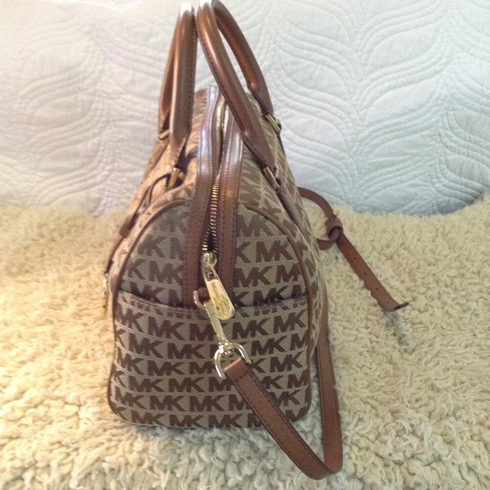 Michael Kors Doctor Bag, Canvas/Logo Satchel removeable shoulder strap; Classic - Picture 3 of 8